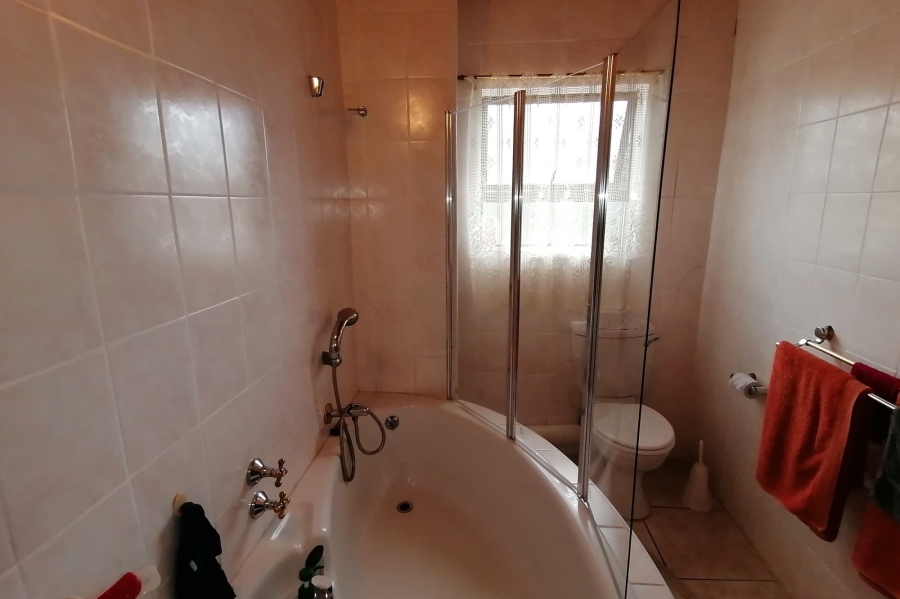 6 Bedroom Property for Sale in Bergsig Western Cape